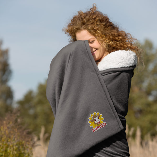 Elsie's Ultra-Soft sherpa blanket - Image 3